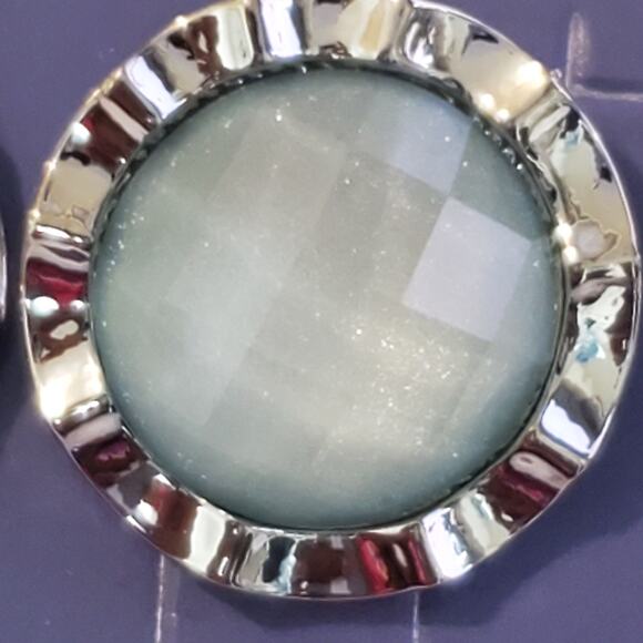 New Women's Silver-Tone Wave Circle Stud Earrings - Picture 3 of 4